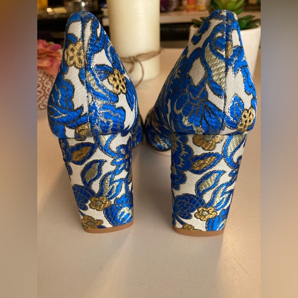 Tory Burch Elizabeth Pumps with Jacquard Fabric - Picture 10 of 13